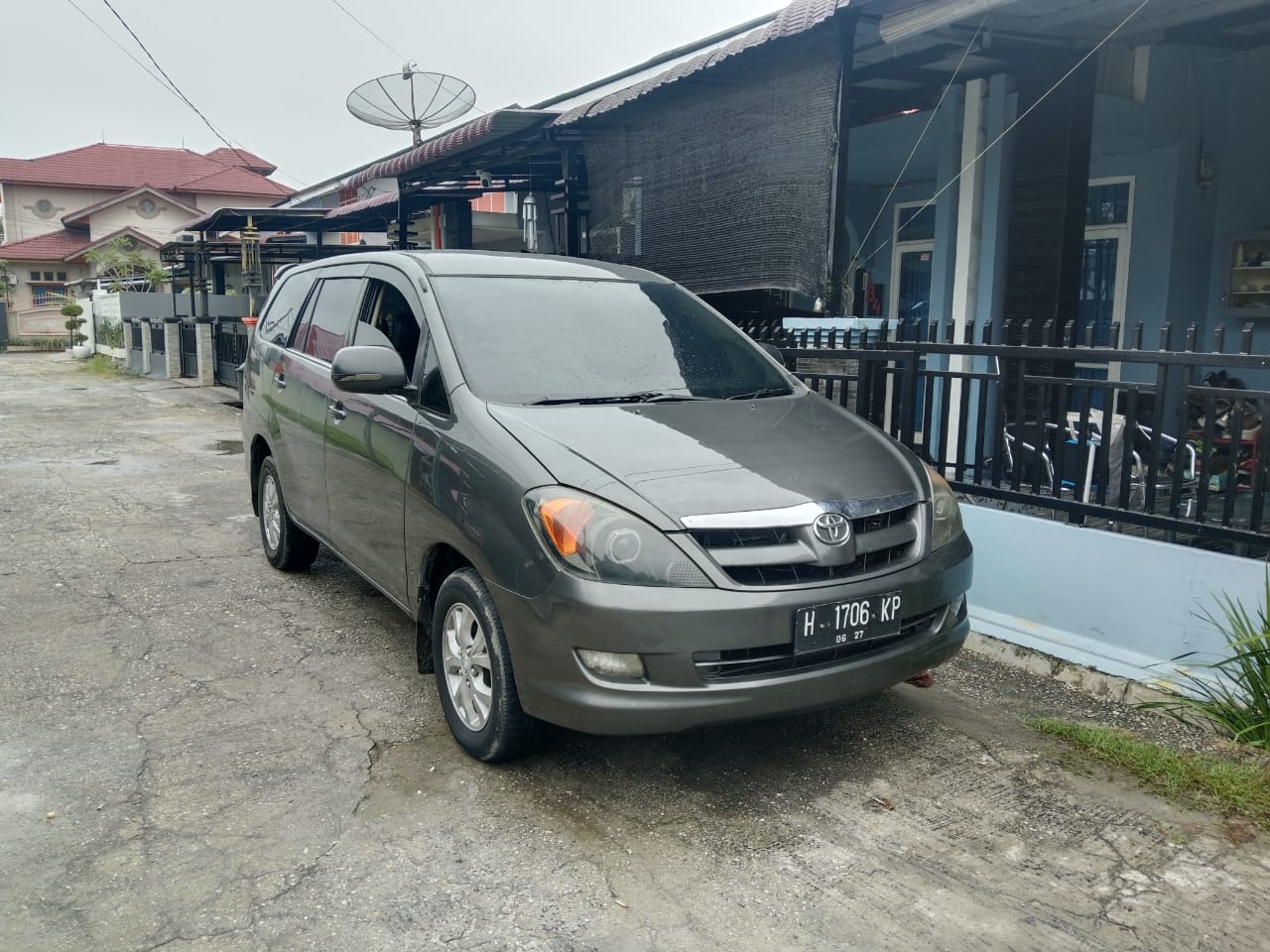 Toyota Kijang Innova Gen 1 Pre-facelift 2.0 Bensin / 2.5 Diesel Type G/V