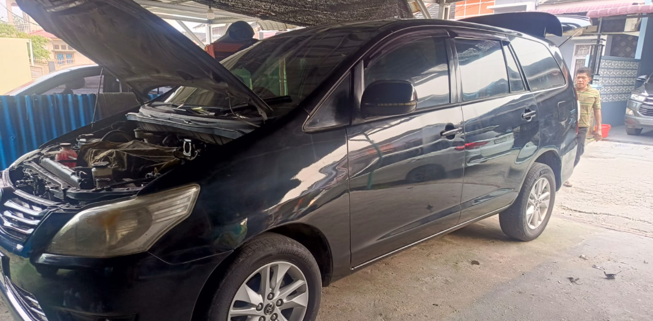 TOYOTA KIJANG INNOVA 2.5 DIESEL 2011